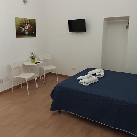Casa Laura Oliva Mancini Bed & Breakfast Napoli Bagian luar foto