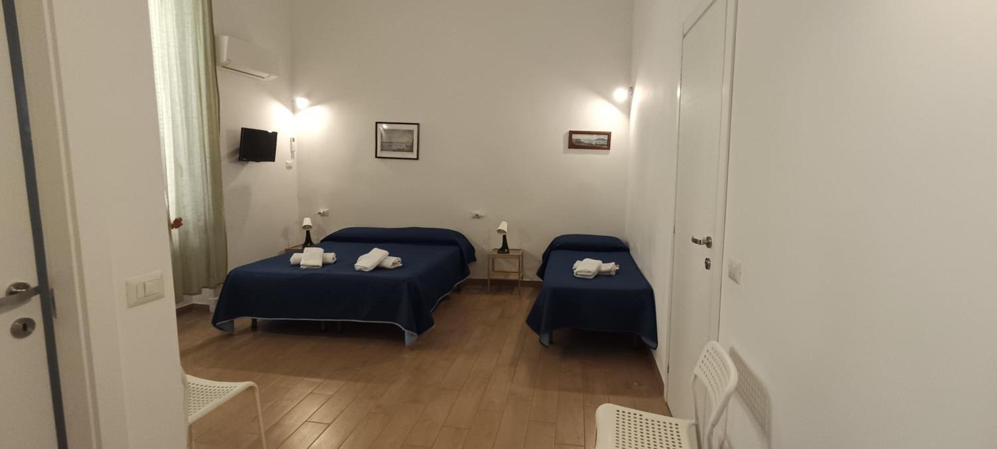 Casa Laura Oliva Mancini Bed & Breakfast Napoli Bagian luar foto
